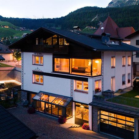 Artefugium Atelier - Apartments Wolkenstein in Gröden Exterior foto